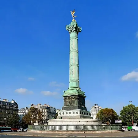 Superb Near Bastille Parigi